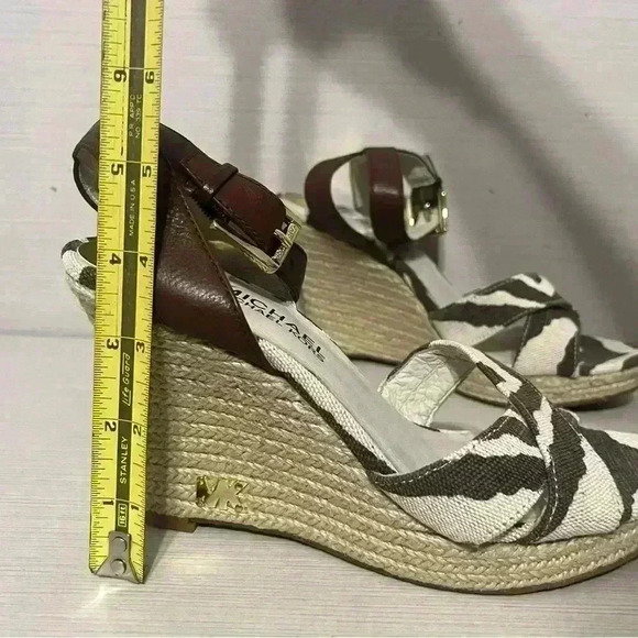 Michael Kors Kami Ankle Strap Wedges Size 6.5 Like New - Picture 4 of 12